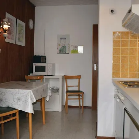 2 Bedroom Beautiful In Vakantiehuis Hallschlag