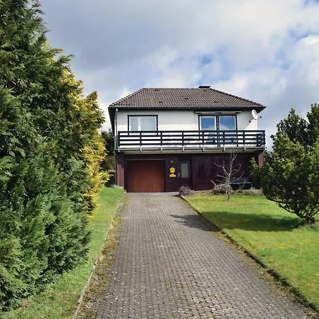 2 Bedroom Beautiful In Vakantiehuis Hallschlag